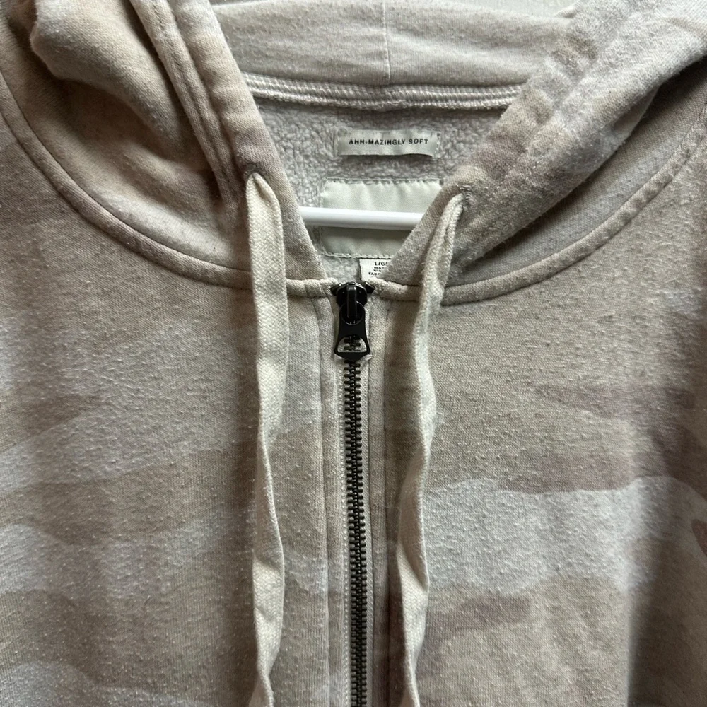 American Eagle Women's Beige Camo Sweater pre-owned size L/ A224